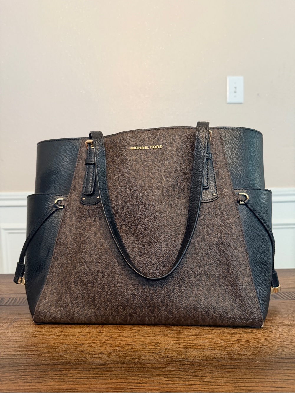 Michael Kors Voyager Signature Logo Tote Bag Brown Black